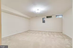 12114 Wedgeway Ct, Fairfax, VA 22033 - Photo 10