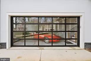 1054 Kinglet Ct, McLean, VA 22101 - Photo 4