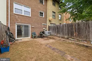 14813 Smethwick Pl, Centreville, VA 20120 - Photo 2