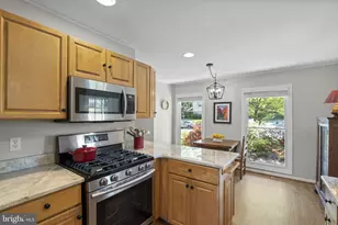 8306 Briar Creek Dr, Annandale, VA 22003 - Photo 14