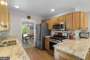 8306 Briar Creek Dr, Annandale, VA 22003 - Photo 16