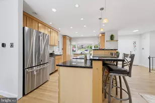 9538 Stevebrook Rd, Fairfax, VA 22032 - Photo 12