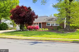 14703 Carlbern Dr, Centreville, VA 20120 - Photo 2
