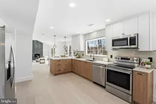 12011 Meadowville Ct, Herndon, VA 20170 - Photo 10