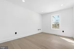 12011 Meadowville Ct, Herndon, VA 20170 - Photo 18