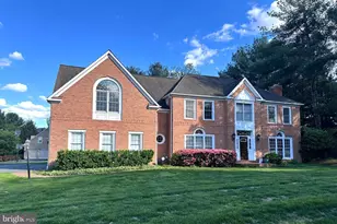915 Winstead St, Great Falls, VA 22066 - Photo 1