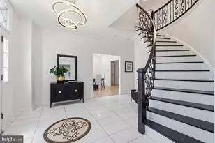 915 Winstead St, Great Falls, VA 22066 - Photo 2