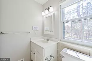 9929 Hemlock Woods Ln, Burke, VA 22015 - Photo 46