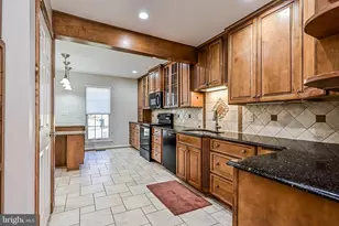 9929 Hemlock Woods Ln, Burke, VA 22015 - Photo 22