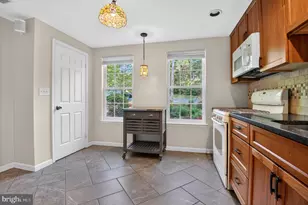 8923 Park Forest Dr, Springfield, VA 22152 - Photo 12