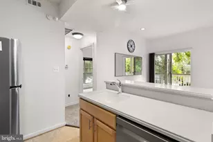 3912 Penderview Dr, Fairfax, VA 22033 - Photo 10