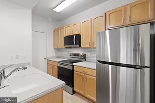 3912 Penderview Dr, Fairfax, VA 22033 - Photo 6