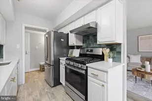 2322 Freetown Ct, Reston, VA 20191 - Photo 6