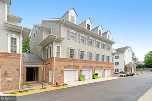 8933 Milford Haven Ct, Lorton, VA 22079 - Photo 4
