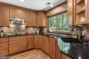 10714 Midsummer Dr, Reston, VA 20191 - Photo 8