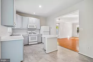 4666 Flatlick Branch Dr, Chantilly, VA 20151 - Photo 2