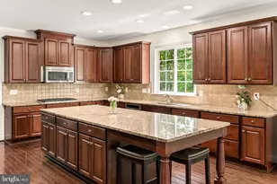 8901 Hargrove Ct, Fairfax, VA 22031 - Photo 14