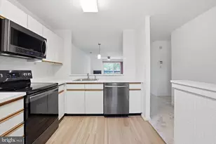 2844 Yarling Ct, Falls Church, VA 22042 - Photo 6