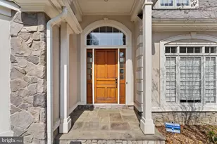 5033 Huntwood Manor Dr, Fairfax, VA 22030 - Photo 4