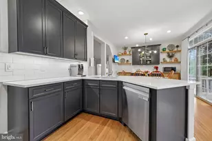 125 Carter Ct SW, Vienna, VA 22180 - Photo 4
