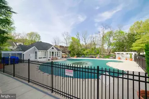 3176 Summit Square Dr, Oakton, VA 22124 - Photo 44