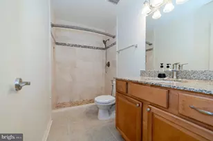3176 Summit Square Dr, Oakton, VA 22124 - Photo 34