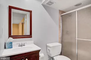 3289 Kinross Cir, Herndon, VA 20171 - Photo 34