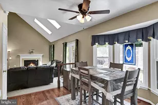 3289 Kinross Cir, Herndon, VA 20171 - Photo 14