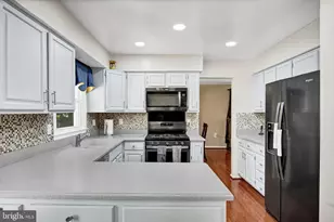 3289 Kinross Cir, Herndon, VA 20171 - Photo 10