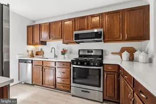 10026 Oakton Terrace Rd, Oakton, VA 22124 - Photo 16