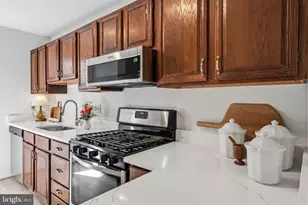 10026 Oakton Terrace Rd, Oakton, VA 22124 - Photo 18