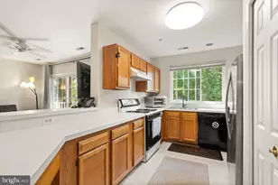 12501 Hayes Ct, Fairfax, VA 22033 - Photo 16