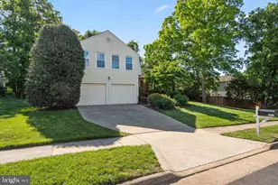 2615 Thomas Young Ln, Herndon, VA 20171 - Photo 4