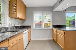 2340 Fairview Terrace, Alexandria, VA 22303 - Photo 4