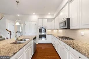 13748 Atlantis St, Herndon, VA 20171 - Photo 16