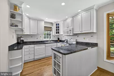 9716 Bunchberry Place, Vienna, VA 22181 - Photo 32