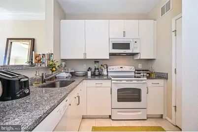 1570 Spring Gate Drive #7302, McLean, VA 22102 - Photo 4