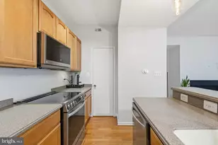 12160 Penderview Ln, Fairfax, VA 22033 - Photo 12