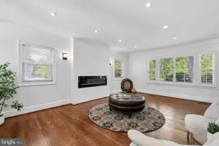 11341 Crescent Dr, Fairfax, VA 22030 - Photo 2