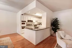 8370 Greensboro Dr, McLean, VA 22102 - Photo 10