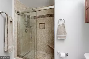 6013 Keble Dr, Alexandria, VA 22315 - Photo 18