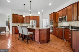 11040 Heathland Dr, Oakton, VA 22124 - Photo 10