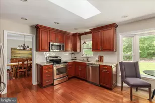 13117 Tingewood Ct, Herndon, VA 20171 - Photo 2
