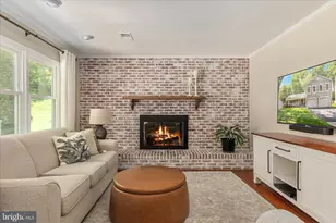 13117 Tingewood Ct, Herndon, VA 20171 - Photo 4