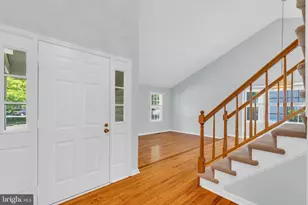 6458 Woodmere Pl, Centreville, VA 20120 - Photo 2
