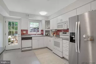8301 Forrester Blvd, Springfield, VA 22152 - Photo 16