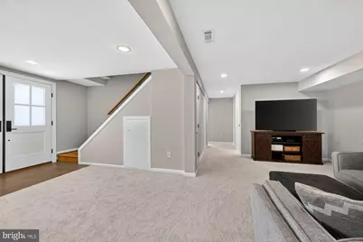 1109 Hillcrest Drive SW, Vienna, VA 22180 - Photo 16