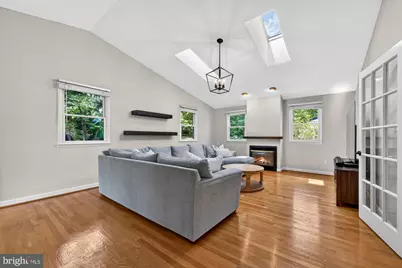 1109 Hillcrest Drive SW, Vienna, VA 22180 - Photo 2