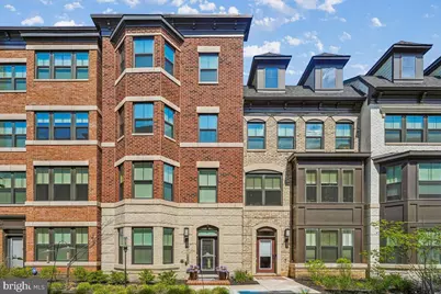 110 NW Market Square NW #24, Vienna, VA 22180 - Photo 1