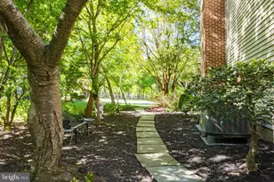 4705 Rippling Pond Dr, Fairfax, VA 22033 - Photo 4